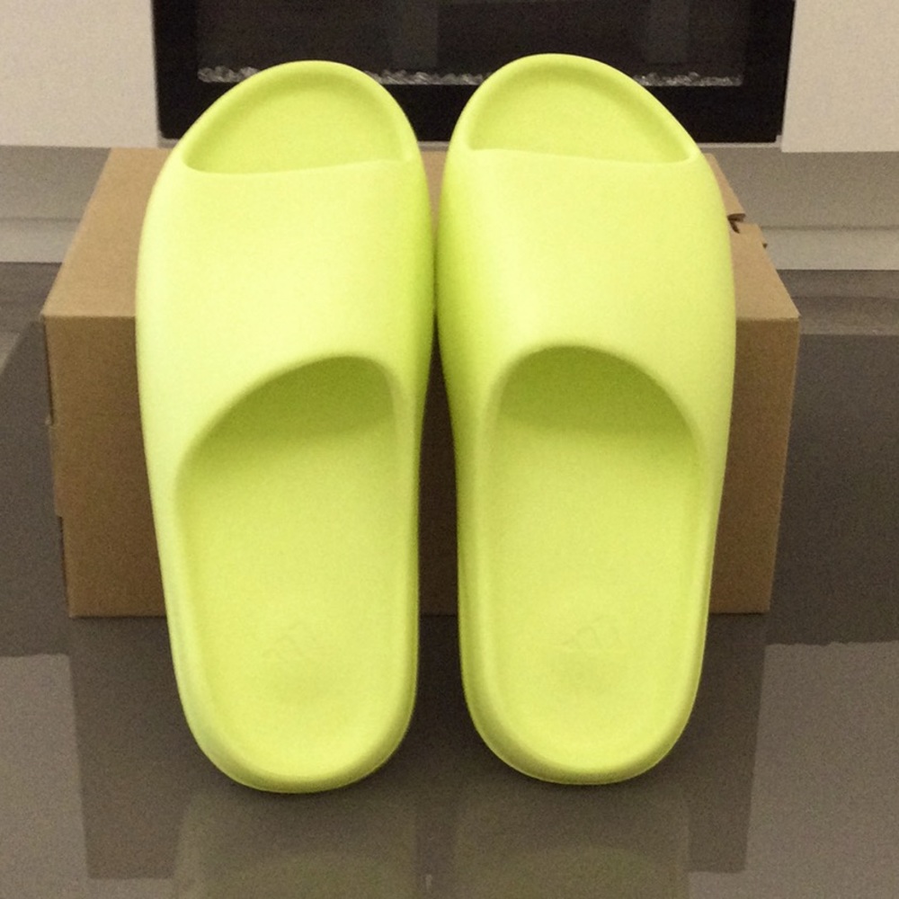 YEEZY SLIDE NWT MEN